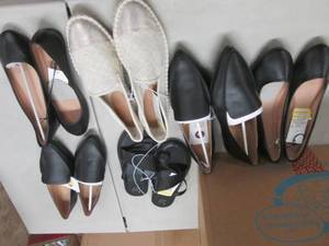 lot 19 image: 6 pr Assorted Sizes NWT Ladies Shoe...