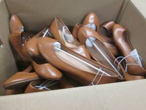 lot 20 image: Large Lot of Assorted Sized Univers...