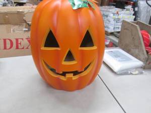 lot 34 image: Large Jack O Lantern...