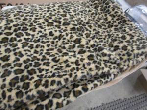 lot 53 image: Threshold Weighted Throw Blanket 55...