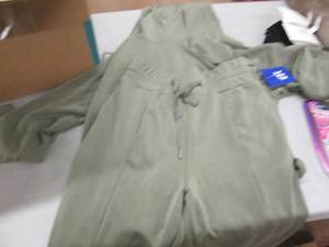 lot 61 image: JoyLab Medium Active Wear Set...