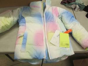 lot 66 image: Girls 66X Short Puffer Coat Retail...