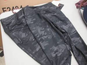 lot 67 image: 2 Pair Knox rose Active Black Camp ...