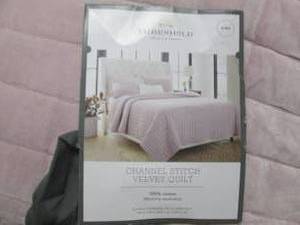 lot 100 image: King Threshold Channel Stitch Velve...