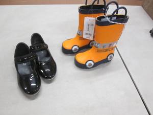 lot 101 image: Size 11 Tap Shoes, Size 5 Rain Boot...