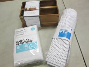 lot 102 image: Underpad, Tub Mat, Threshold Vanity...