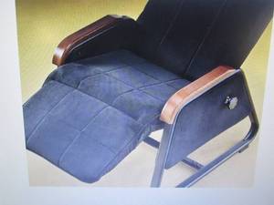 lot 122 image: Zero Gravity Chair open box Retail ...