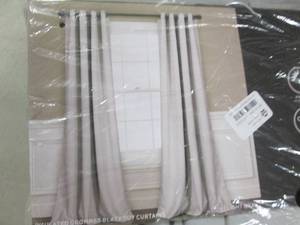 lot 152 image: 2 Lush Dcor Insulated Grommet Bla...