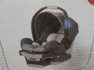 lot 197 image: Chicco Moonstone Infant Car Seat & ...