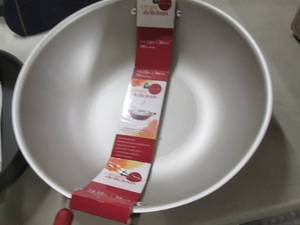lot 200 image: 14.25 inch Wok...
