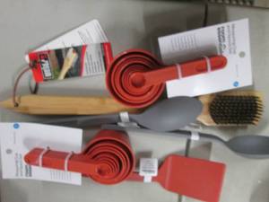 lot 222 image: Gadgets, Weber Grill Brush...