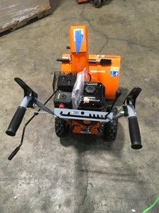 YARDMAX 18 in. Single-Stage Gas Snow Blower in good condition