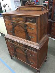 1920s Walnut Chest of Drawers