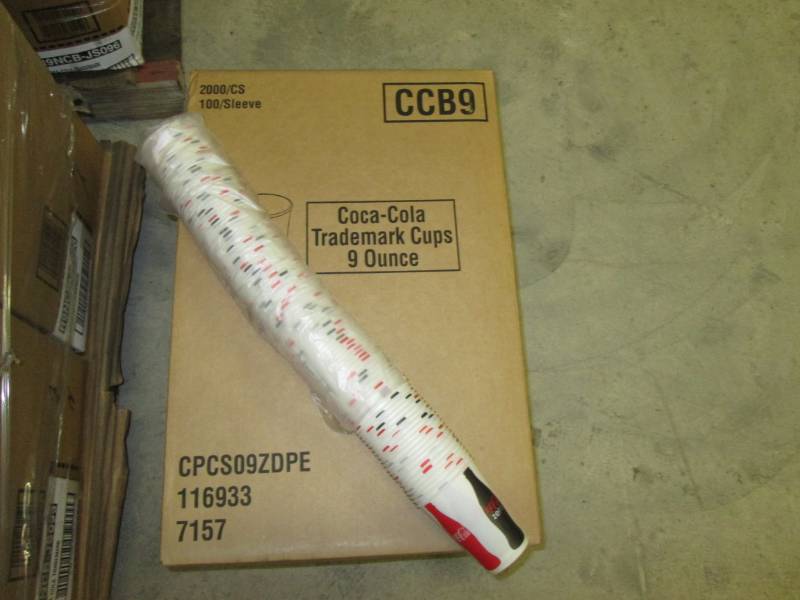 lot 600 image: Case of 2000 9 oz wax paper cups