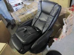 lot 59 image: Black Electronic Chair with Charger...