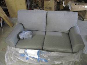 lot 75 image: 5 Long Couch with Legs...
