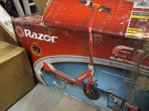 lot 107 image: Razor Eloo Electric Scooter up to 1...