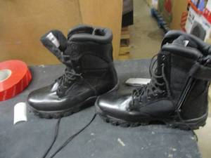 lot 257 image: Rocky Mens size 13W Black Hiking B...