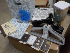 lot 2 image: Threshold Storage Bins, OXO works 4...