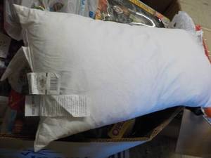 lot 16 image: 1 - 15 x 30 Williams Sonoma Pillo...