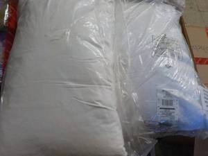 lot 24 image: 2 Williams Sonoma 16 x 26 Pillows...