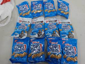 lot 150 image: Mini Chips Ahoy 3 oz Bags near or...