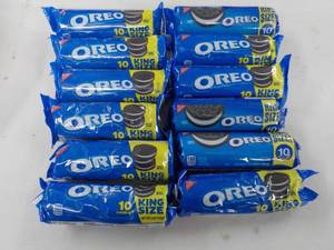 lot 159 image: Oreo Kings Size, 10 Cookies near o...
