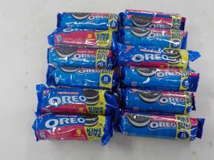 lot 161 image: Oreo Kings Size Double Size 8 Cooki...