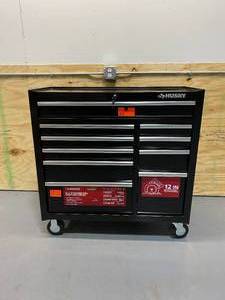 lot 42 image: HUSKY 41 10 Drawer Tool Chest on Casters