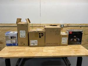 lot 53 image: Lot of Various Light Fixtures