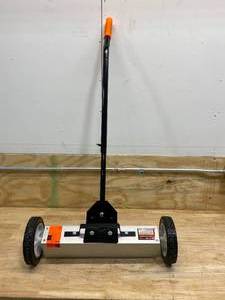 lot 79 image: STEEL CORE 22 in. Magnetic Sweeper with Easy Clear One-Pull Release