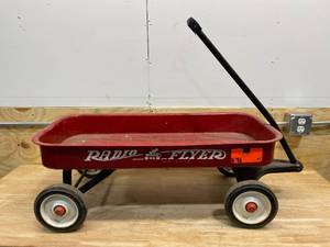 lot 80 image: RADIO FLYER Classic Kids Toddler Original Steel Little Red Wagon