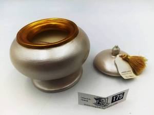 lot 175 image: Amber Lotus Candle Set