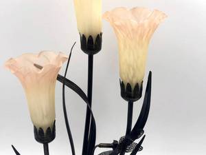 lot 275 image: Standard Specialty Company Tiffany Style Dragonfly Lily ($85 Value)