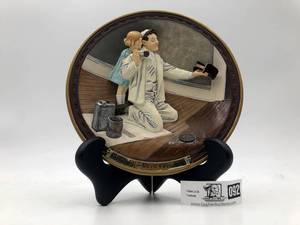 lot 092 image: Norman Rockwell - The Painter 3-D Plate - Limited Edition (Valued  $40)
