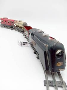 lot 060 image: Vintage Marx Commodore Vanderbilt Streamline Electric Train Set