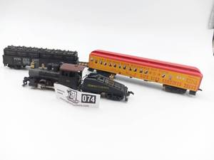 lot 074 image: 3 Vintage HO Scale Train Cars II (Locomotive, Passenger, Box Car)