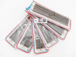 lot 075 image: Twenty-Four 18 Straight Tracks in Package