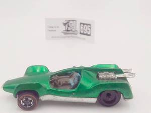 lot 1-695 image: Vintage 1970 Redline Hot Wheels Mantis (Value  $140)