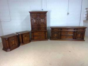 Vintage 1960s Poplar 4 Piece Oak  Canadian Made Bedroom Set (valued  $3500)