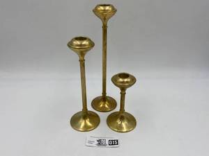 lot 015 image: Beautiful Candle Bundle