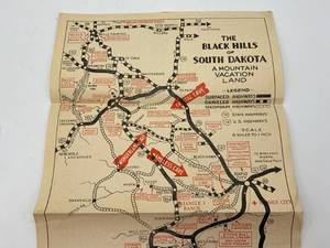 lot 153 image: Vintage 1940 Road Map Hot Springs Black Hills South Dakota & Vintage 1939 Yellow Stone Park Visitors Guide