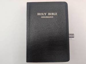 lot 068 image: Bible Bundle