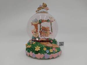 lot 075 image: Avon Gift Collection Set