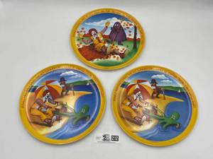 lot 212 image: McDonalds 1970s Promotional Plastic Season Plates