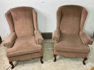 lot 35 image: Vintage Wing Backed Chair Set