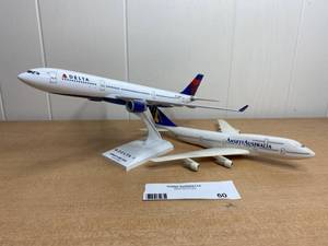 lot 60 image: Vintage Ansett Australia Model Plane and Vintage Delta Airbus Model Plane