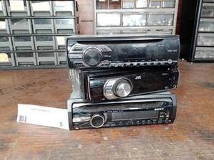 lot 6 image: Car Radios