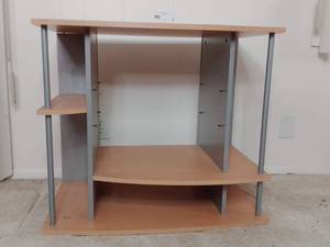 lot 40 image: Entertainment Center