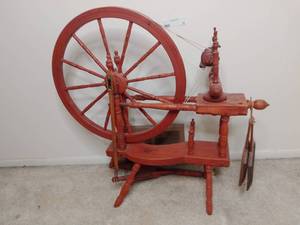 lot 59 image: Vintage Spinning Wheel